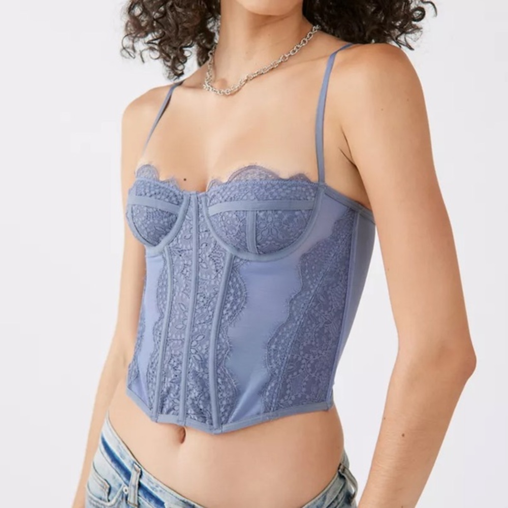 new urban outfitters corset in the prettiest colour! never worn 💜